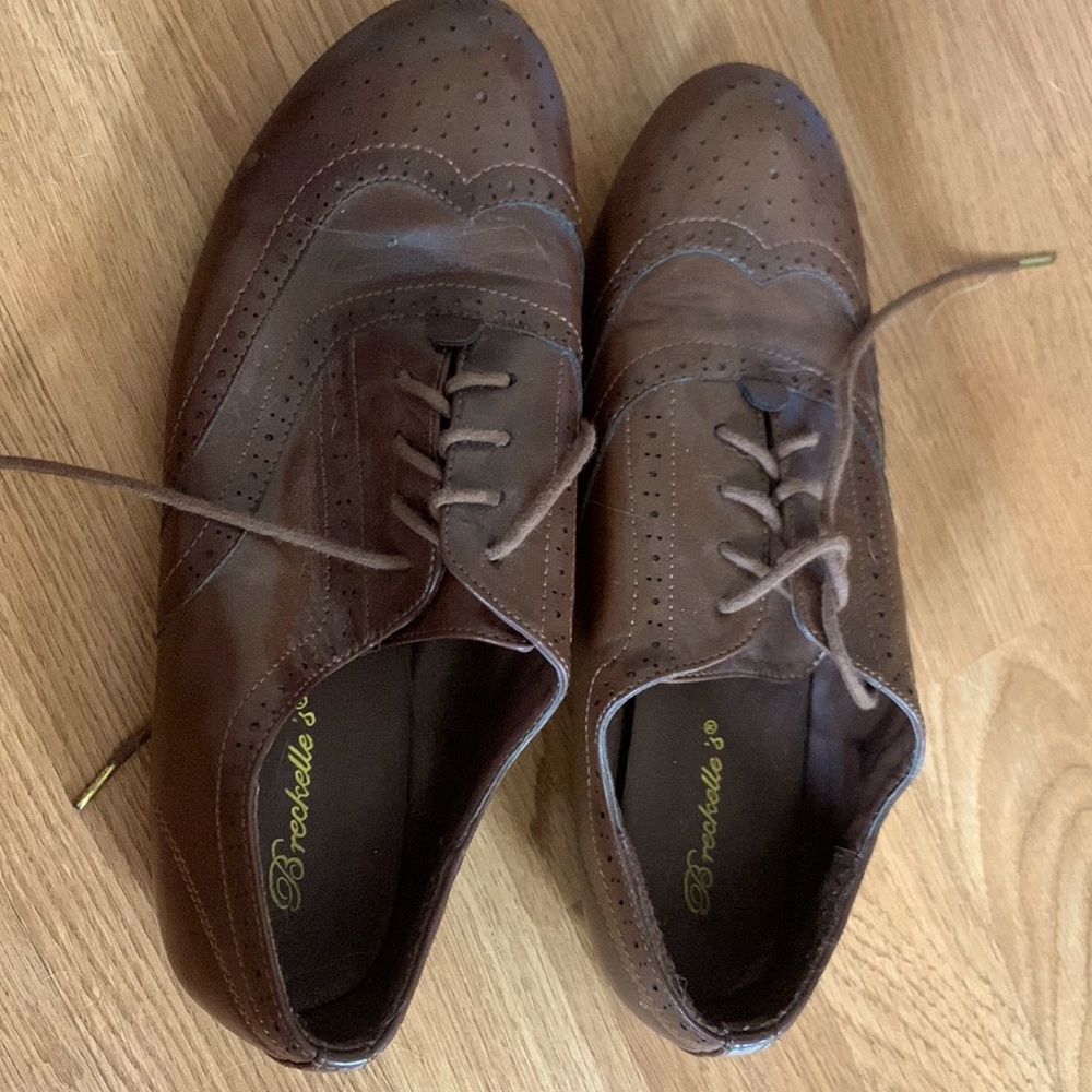 Breckelle’s women’s Oxford shoes size 10, brown